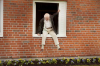 勞勃古斯塔森 Robert Gustafsso 個人劇照 tn_05 《百歲老人蹺家去》描述百歲老人在生日前夕跳窗展開大冒險的故事.jpg