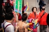 歸亞蕾 Grace Guei 個人劇照 tn_華聯提供02「滿月酒」劇照-歸亞蕾穿梭於同志遊行間.jpg