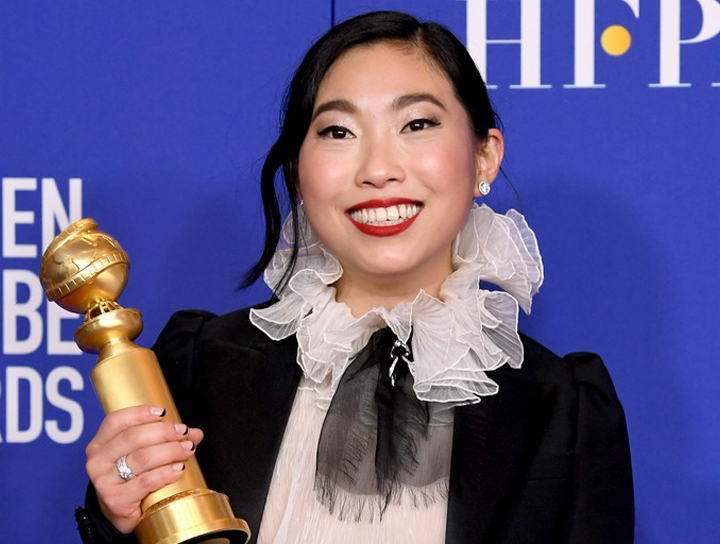 金球獎電影史上第一位!【別告訴她】奧卡菲娜榮獲最佳女主角獎 金球獎電影史上第一位!【別告訴她】奧卡菲娜榮獲最佳女主角獎
