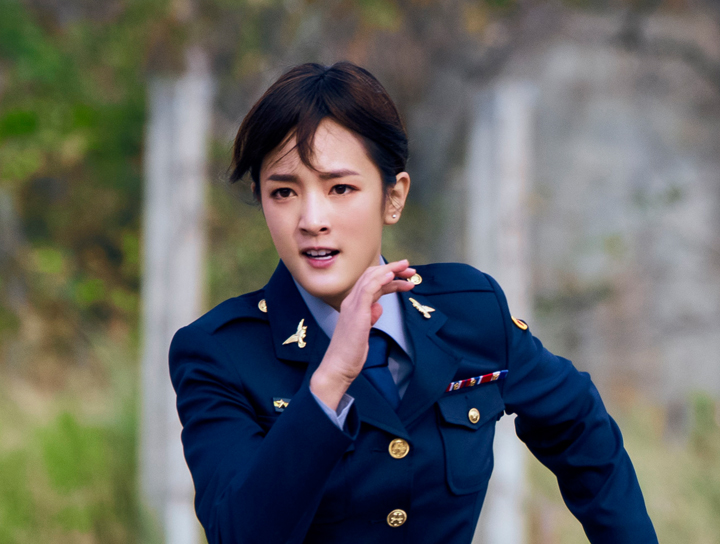 王淨化身地表最正警花,新片升格動作女星卻「犁田」摔出鏡頭 王淨化身地表最正警花,新片升格動作女星卻「犁田」摔出鏡頭
