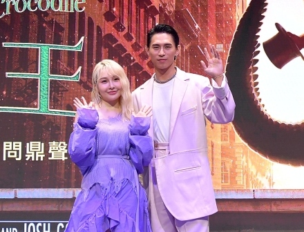 【鱷魚歌王】中文版主唱柏霖PoLin與張若凡RuoFan圈粉數百位粉絲 【鱷魚歌王】中文版主唱柏霖PoLin與張若凡RuoFan圈粉數百位粉絲