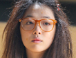 韓國女子天團f(x)雪莉為戲裝書呆子 醜到連媽都認不出