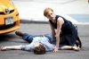 潔西卡雀絲坦 Jessica Chastain 個人劇照 tn_002【因為愛情】劇照_詹姆斯麥艾維（左）在片中被車撞，讓潔西卡雀絲坦（右）擔心不已（本圖翻攝自網路）.jpg