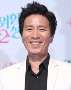 申正根 SHIN JEONG-KEUN