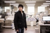 曹政奭 Jo Jung-suk 個人劇照 tn_003【奪命頭條】劇照_曹政奭在片中飾演熱血記者，卻意外捲入連續殺人事件.jpg