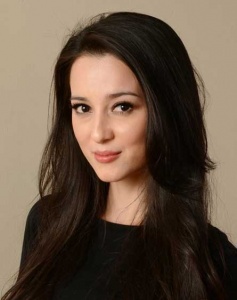 茱莉艾絲特爾 Julie Estelle