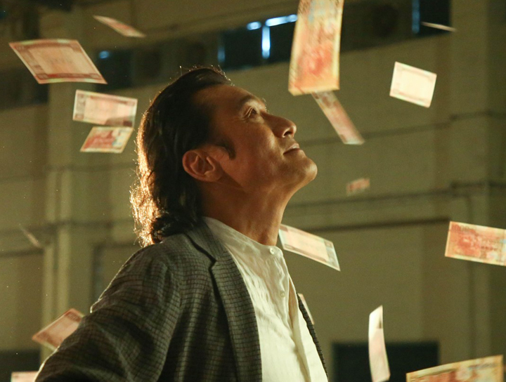 影帝化身香港最惡綁匪！贖金多到直接堆座「鈔票城堡」！