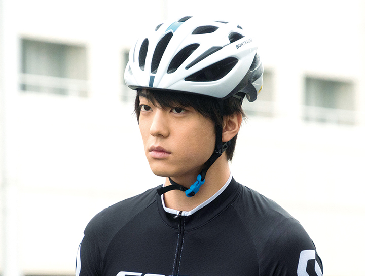 又一神還原真人漫改電影！伊藤健太郎看【飆速宅男】落下男兒淚