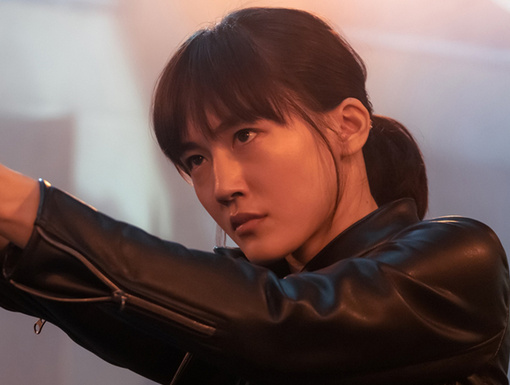 綾瀨遙化身日版「黑寡婦」，老公西島秀俊：看她打爆敵人超爽快！