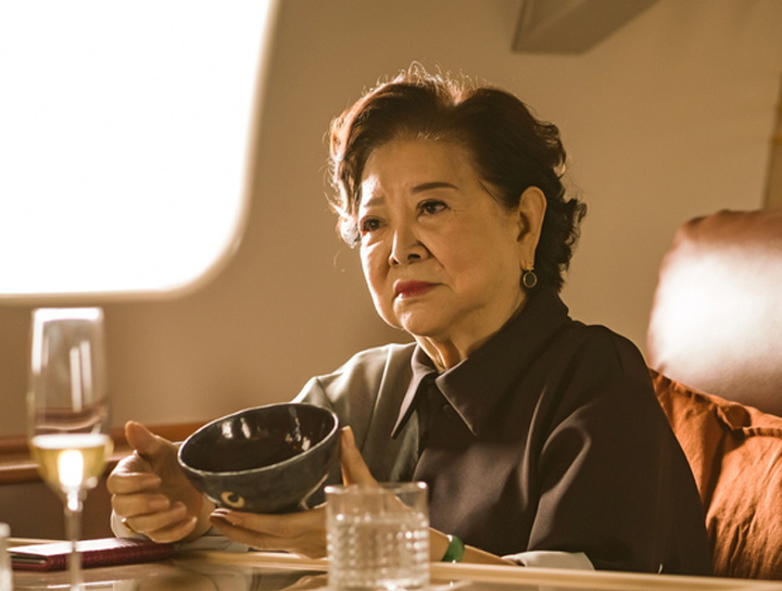 「國民阿嬤」【詐團圓】變身CEO女強人，影后陳淑芳出道60多年首擔綱賀歲片
