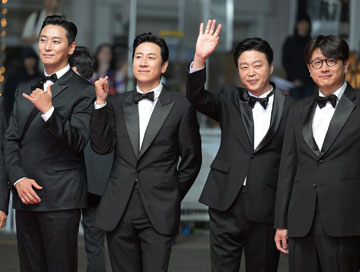 【寂噤計畫(暫譯)】李善均、朱智勛現身坎城首映！