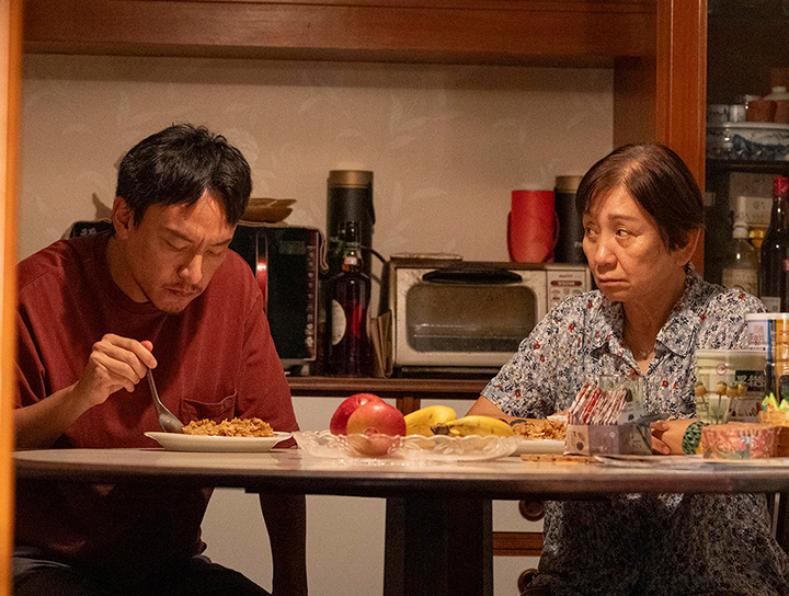 老戲骨齊飆戲，鮑起靜母愛爆發為【餘燼】注入溫暖