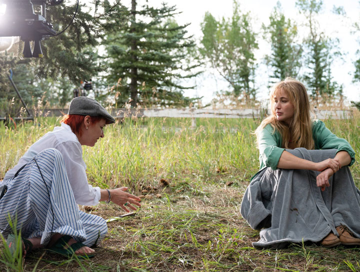 珍妮佛勞倫斯表示，有些男導演會「過度執導」演員，很煩人！