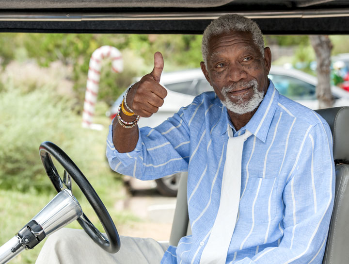 摩根費里曼表示不會退休！並對人工智慧模仿他的聲音感到不滿