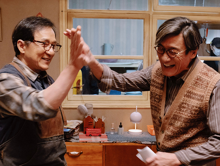 成龍71歲仍親身上陣！睽違20年再與梁家輝合作AI犯罪【捕風追影】