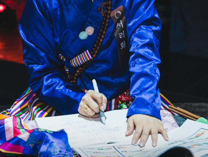 人類是否能窺探命運？Disney+原創實境秀「天機試煉場」2月11日獨家登場，49位命理師同台對決！