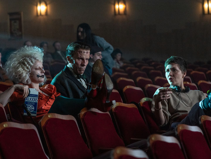 【科學新娘！】導演瑪姬葛倫霍透露，華納試映後希望她剪掉這類情節？