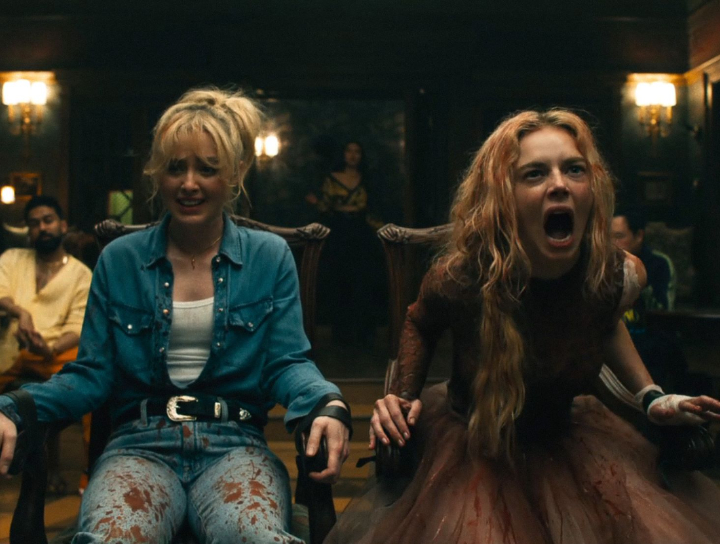 【弒婚遊戲：2度開局】狂噴超過7加侖血漿，將邪典驚悚喜劇推向新境界