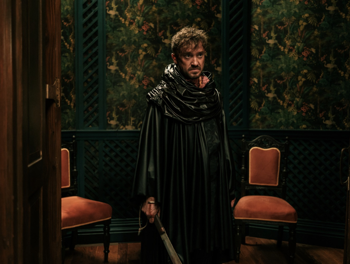 預告自嘲「太血腥剪不了」？【他們要殺你】推「安全版」預告，影迷喊「普級畫面不到10分鐘」