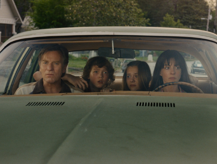 安海瑟薇【橡樹街末日】穿越回恐龍時代，搭檔伊旺麥奎格冒險求生