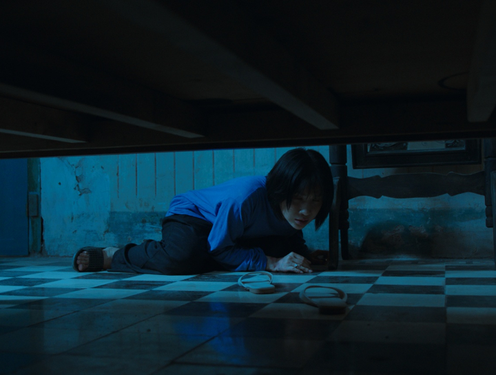 新人演員為戲生吞鰻魚，【開棺2：家族詛咒】越南「靈異片之王」與邪魔對峙甘願在泥水中躺三天