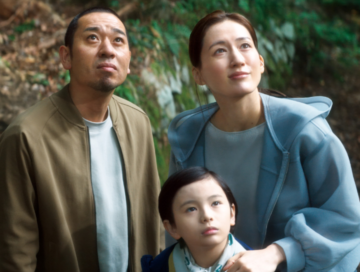 是枝裕和最新作品【再生家族】！綾瀨遙、大悟飾演喪子夫婦，迎接AI機器人兒子回家